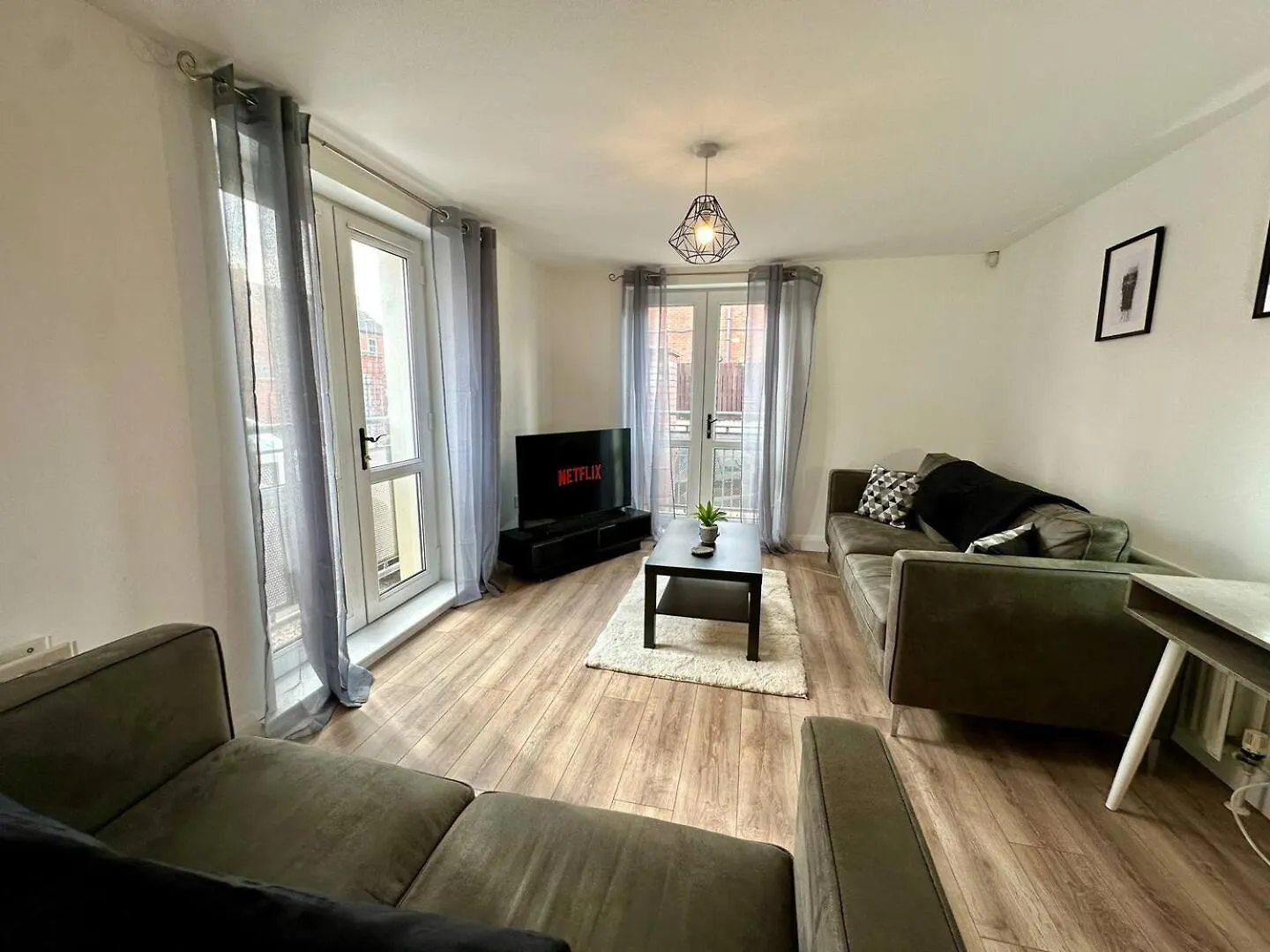 2Br City Side Apartment Belfast